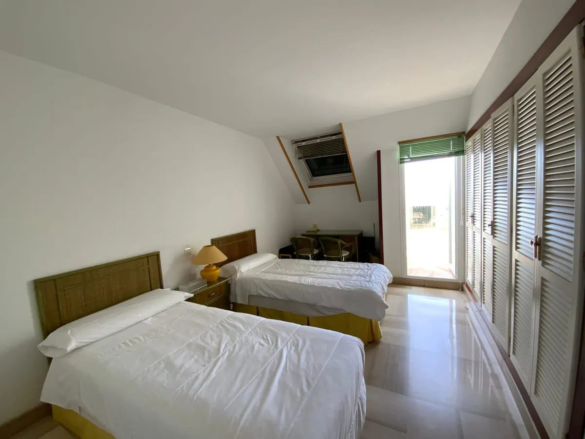 0e810d74-a02e-4981-81b7-7ffbf31e2ab1