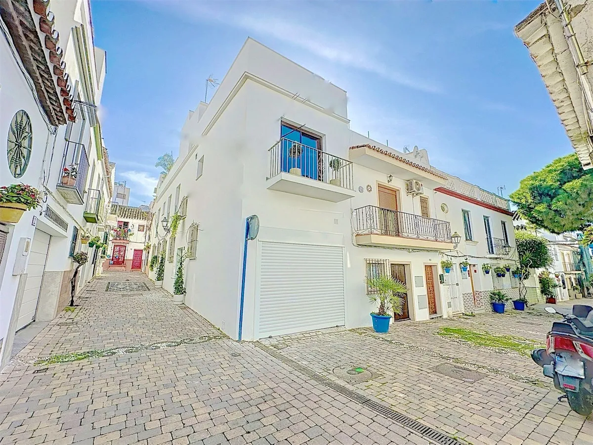 98794afc-0431-4b4c-8800-bb04a6fbc1df