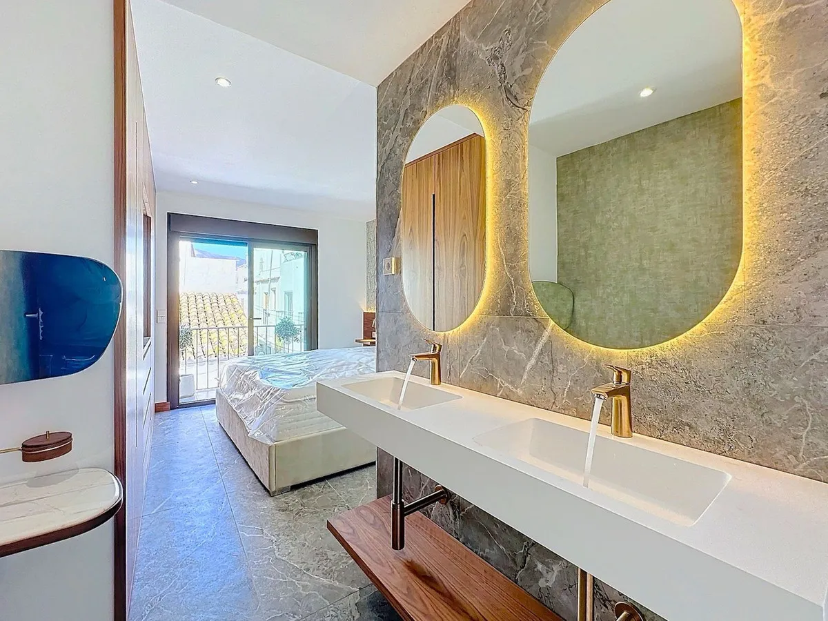 cd554880-cae6-4eaa-9bca-2bf46ec83290