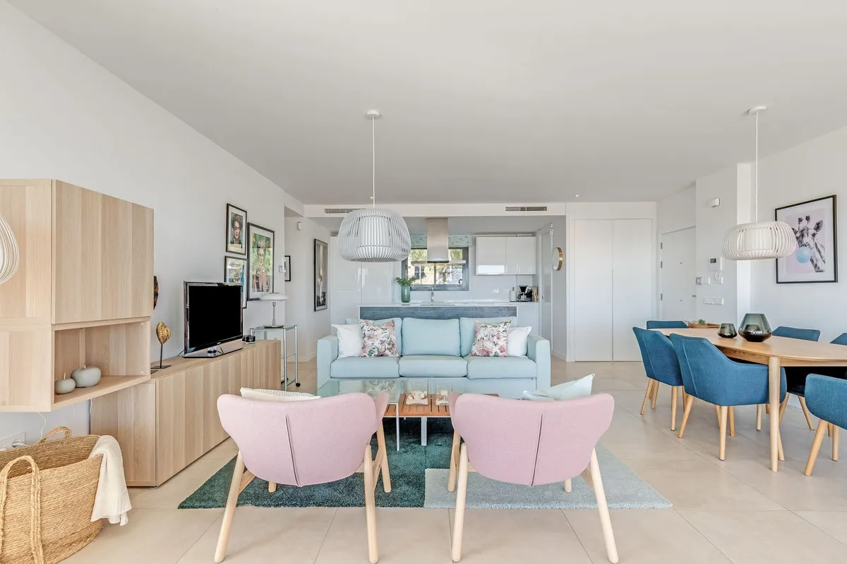 0835b8f9-50db-40a1-818c-3ed06a6b1d47