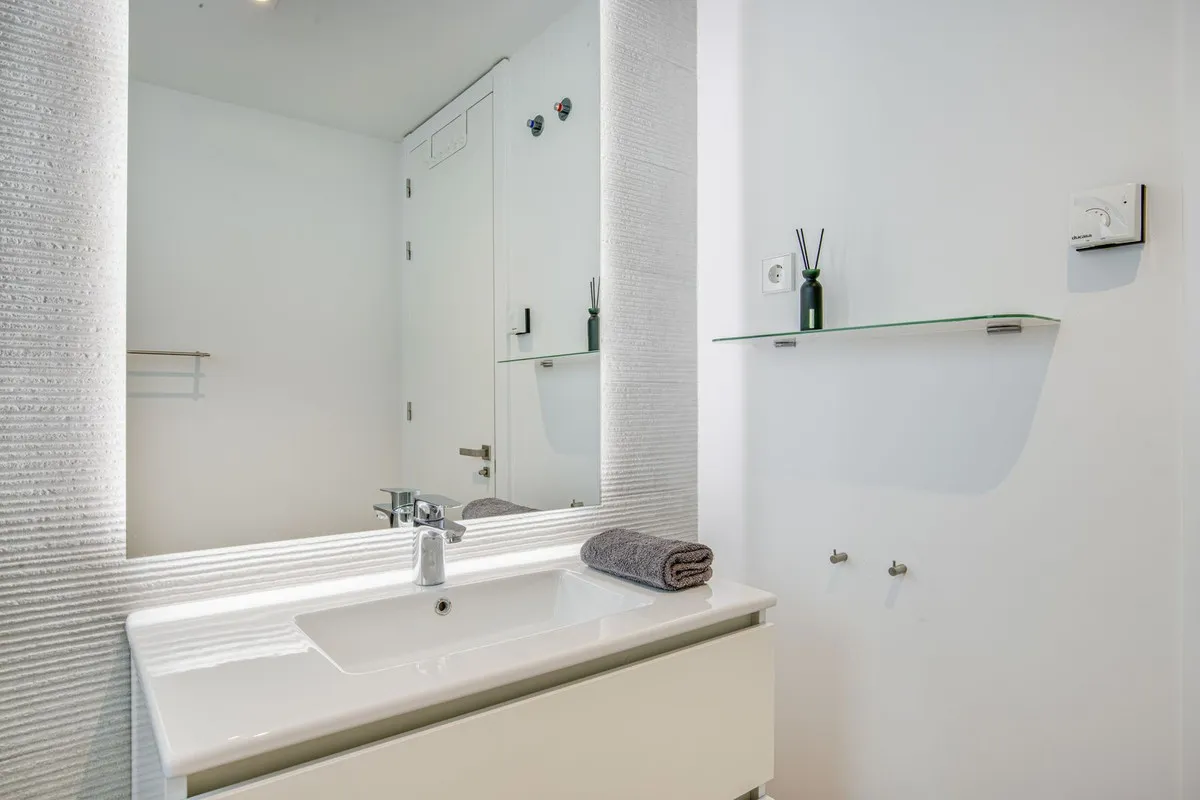 e933b92a-8cf4-476d-8911-8d3f2b932c50