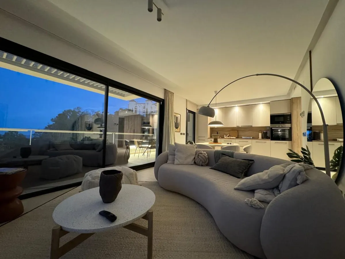 9676b1b6-c8a8-4e7b-97d4-6871604edd21