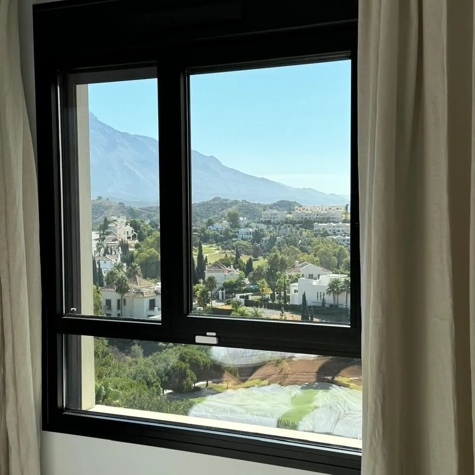 ad731fd6-ac7e-48e4-81b4-8033fa5361c8