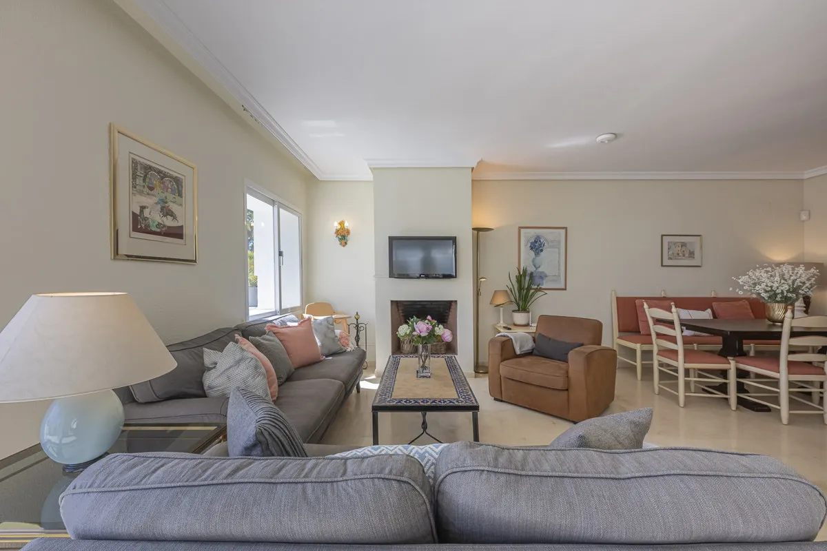 e42c62bc-48dd-4bc4-b834-f46071fbe858