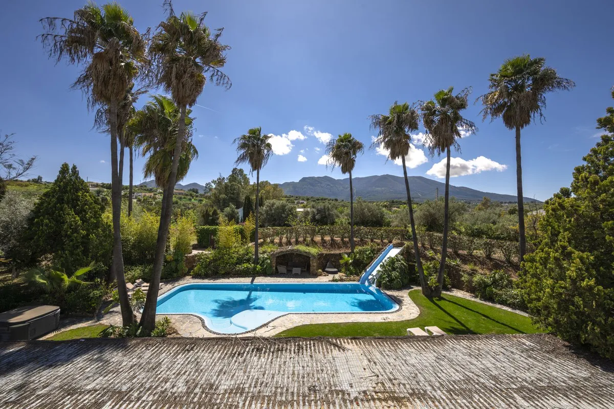 0483b9b3-c737-4e54-a2cf-d49cd92954ea