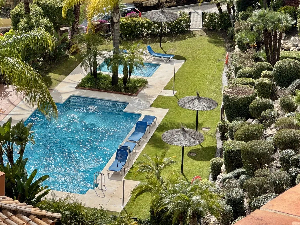 7aeff3b7-d2b5-4d4e-a234-7205a6578054