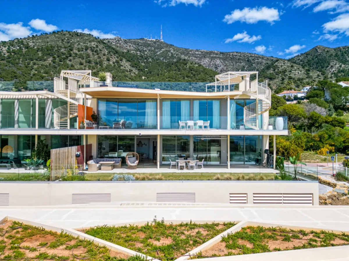 4cfe59dc-0bf1-4e26-9db0-fb2b489448f4