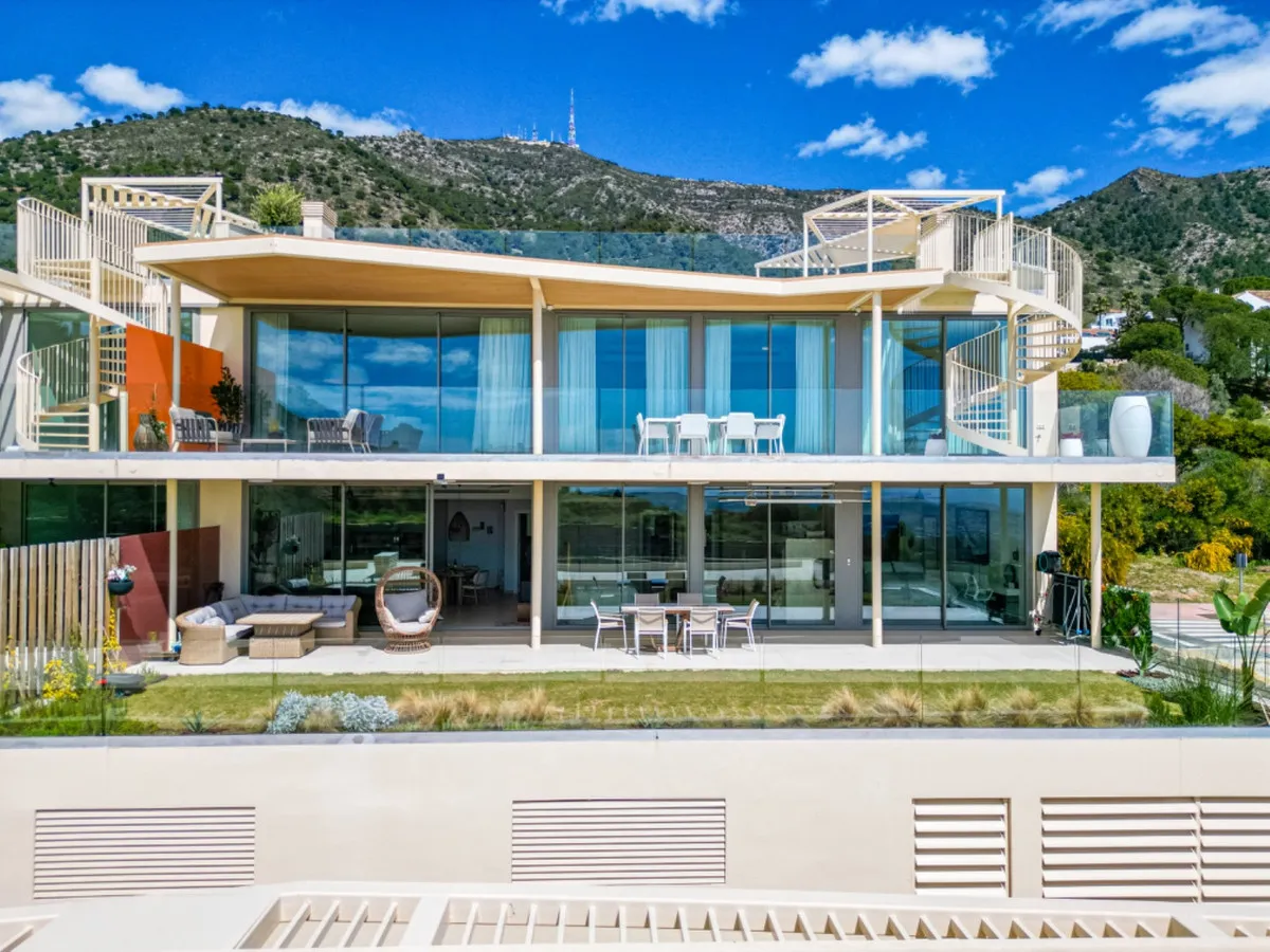 5ee04a1d-a6c8-477e-a922-ce9a43935294