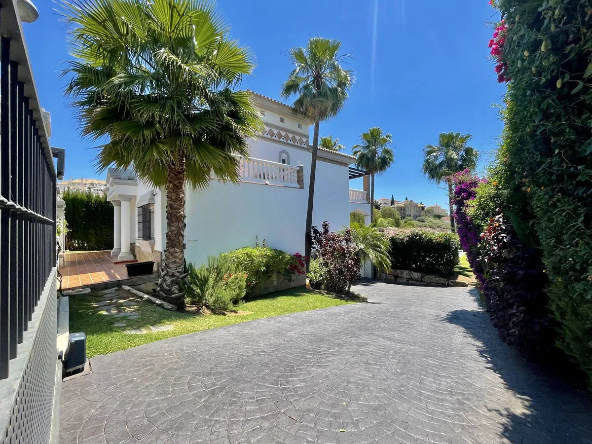 8eb79547-ead7-464e-8594-33ba43525ccf