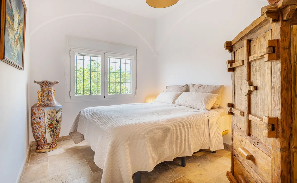 baa8b40d-6e5d-417f-957a-39f1e4897833