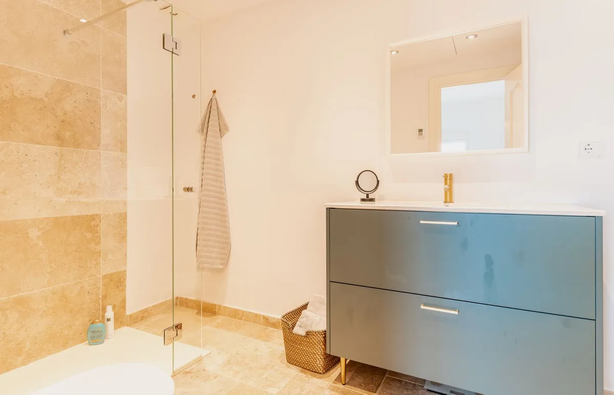 f7834792-6094-4b70-a638-f6f3972965b0