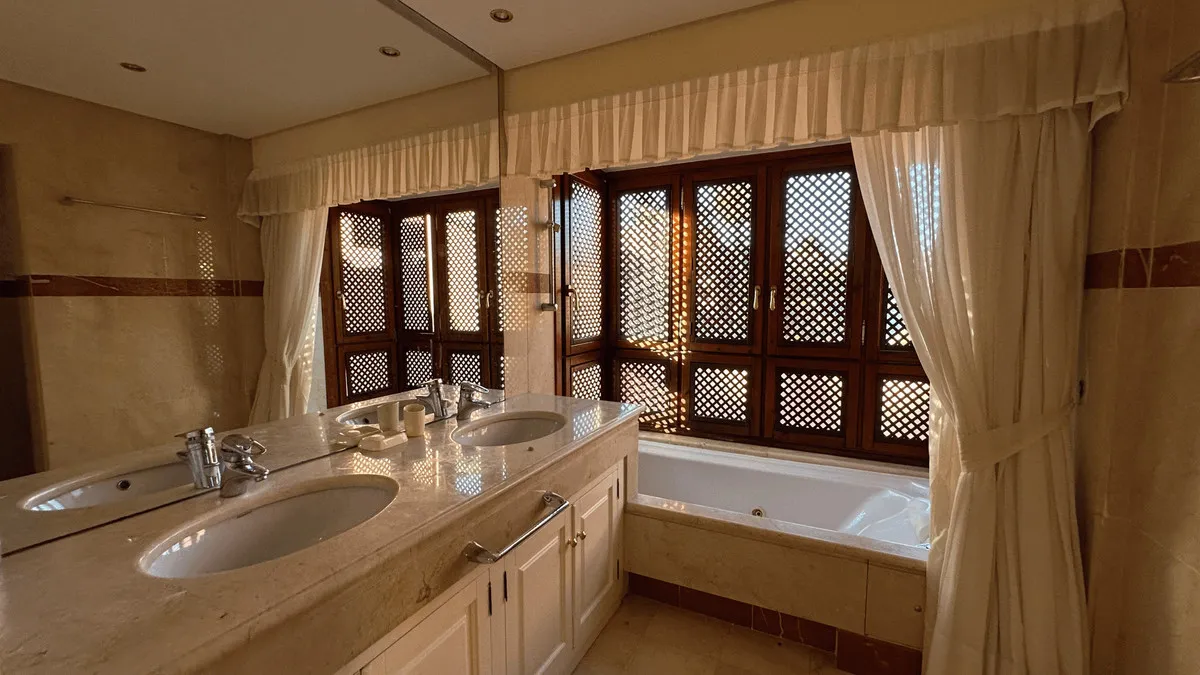 821bfd02-d68a-4e9c-8581-ffa58140bdc3