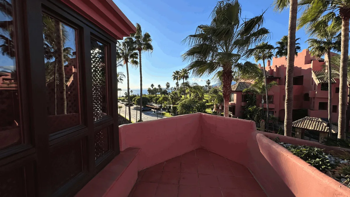 91b06e96-c5cd-4e9f-b1e8-014c27c11d4b