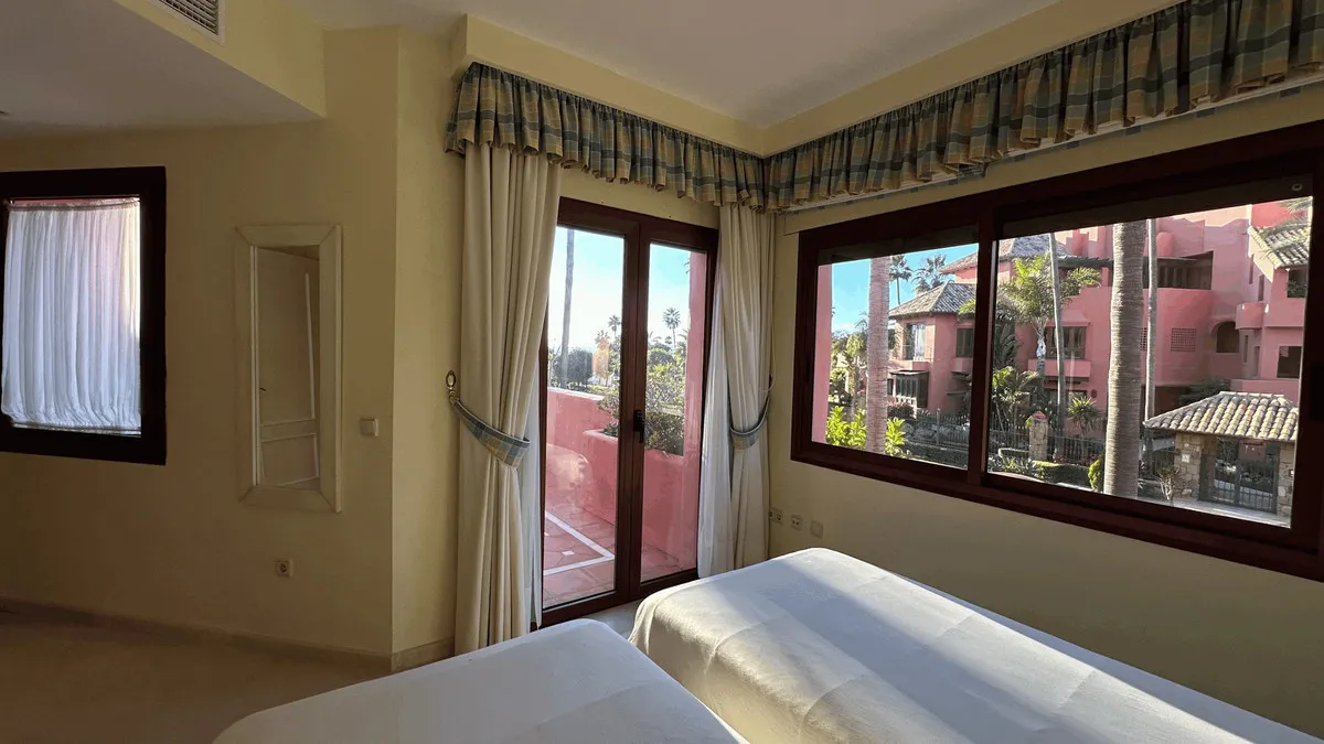 ee56c87e-cd4a-4610-bfd6-49df2f3b64d1