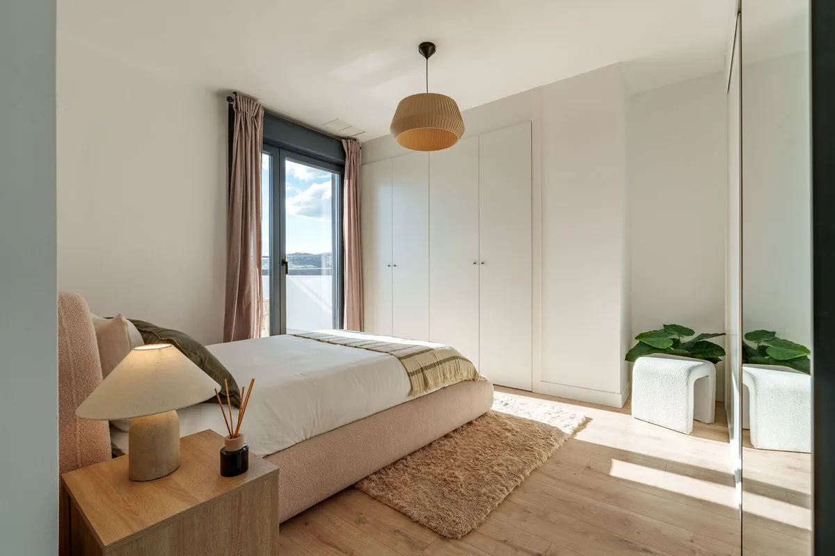 bb41dc90-8d2e-439a-ba54-d0f9bf23b79c