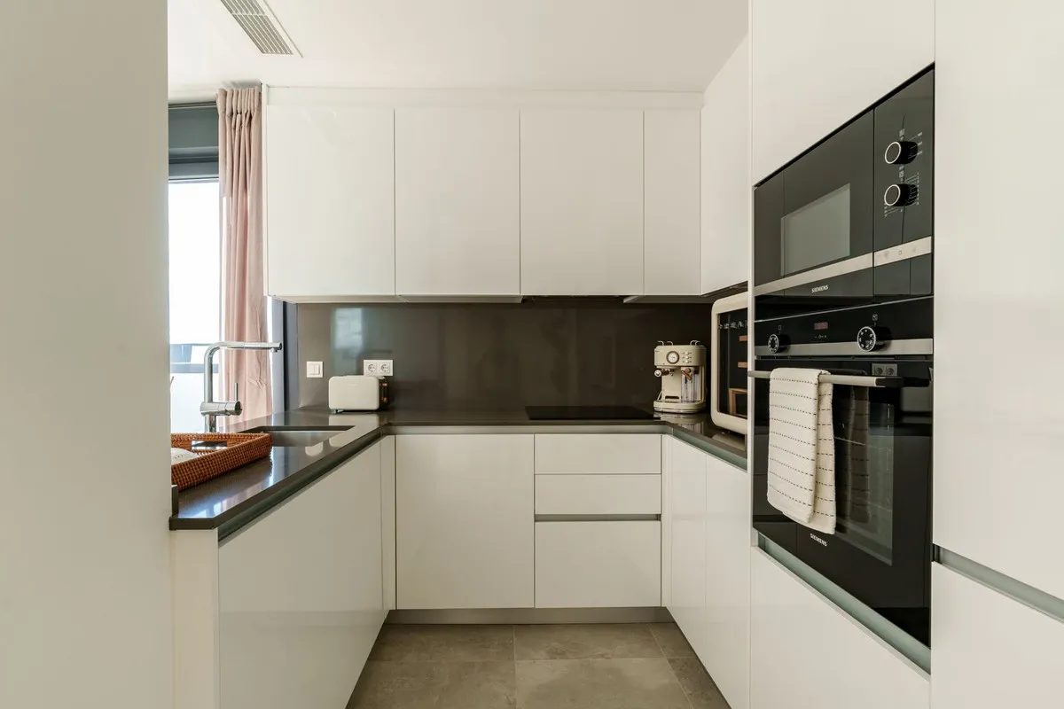 ddb8da02-6a6e-4c9b-a3c7-907eb40a9375