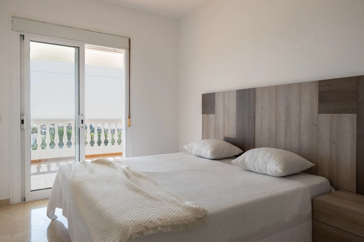 c8cb641c-7b4b-4f99-913e-1b051a3de856