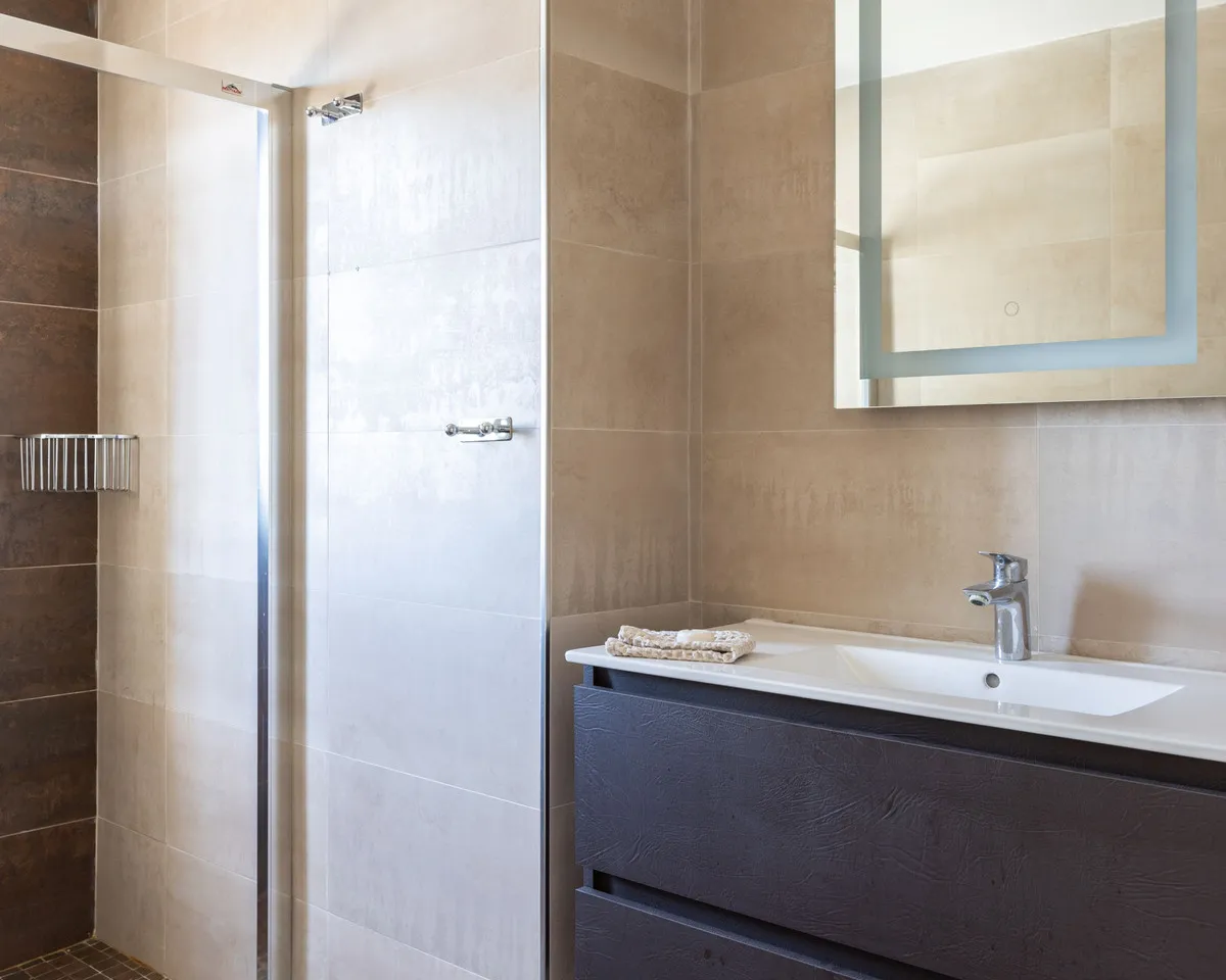 ef8f9846-fe9b-4a1a-bdd5-ddfe33266f95