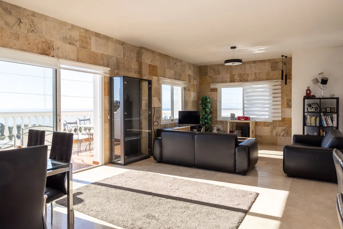 fd0f01f1-b031-4aba-8eb7-c94f4d64852b