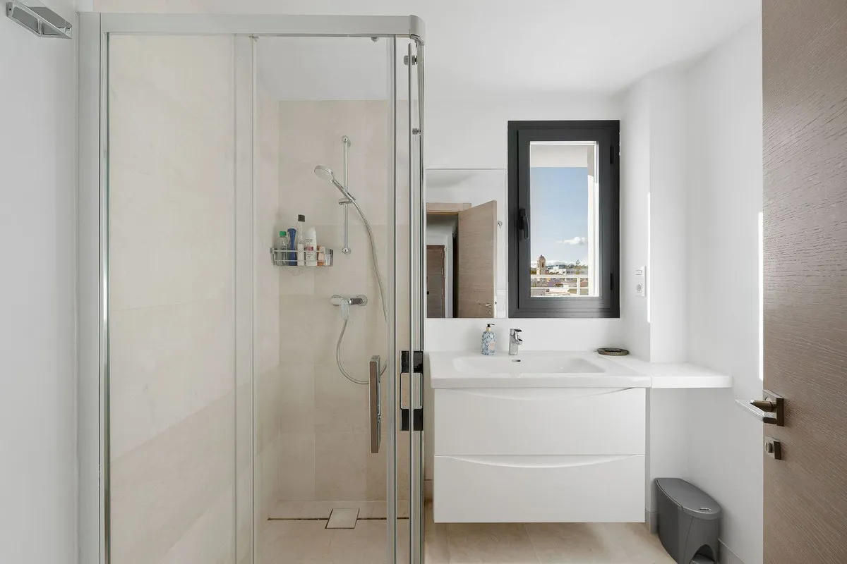 b647ac15-3150-4a4e-9de7-3fce9a77eac8