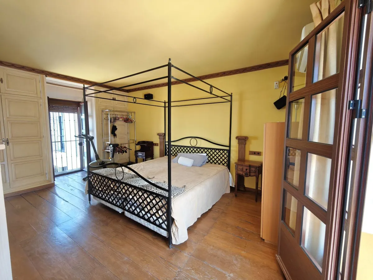 a76ae988-b256-46aa-8f4e-404ab8507529