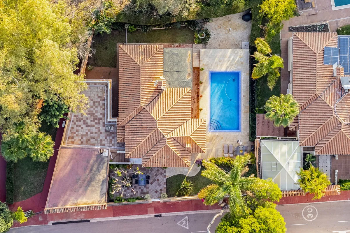 0049652f-303f-4a1e-bf43-40184f44b26e