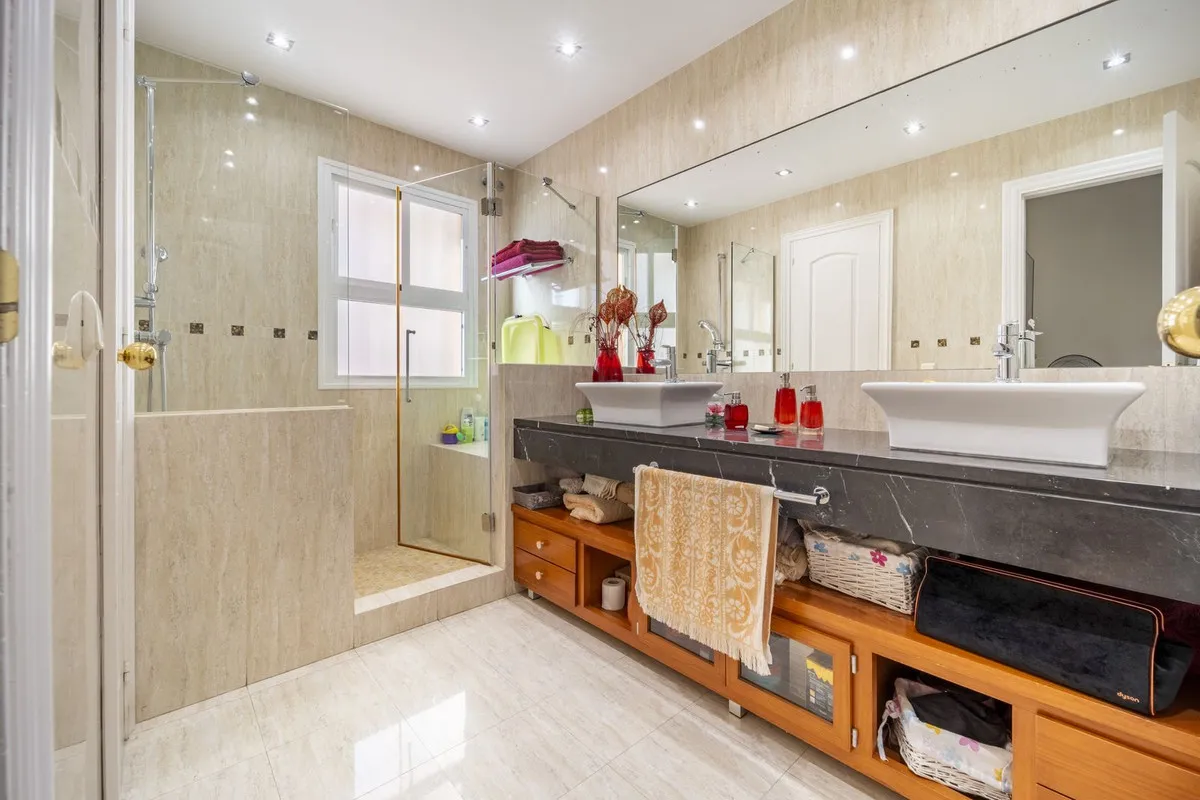 e4853dd6-5484-4c02-892f-cae1db186c9d