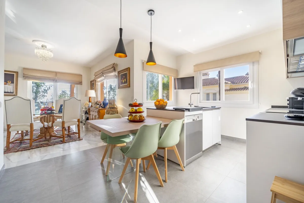 e9e36608-e8b8-4f5a-ab91-a4407509095c