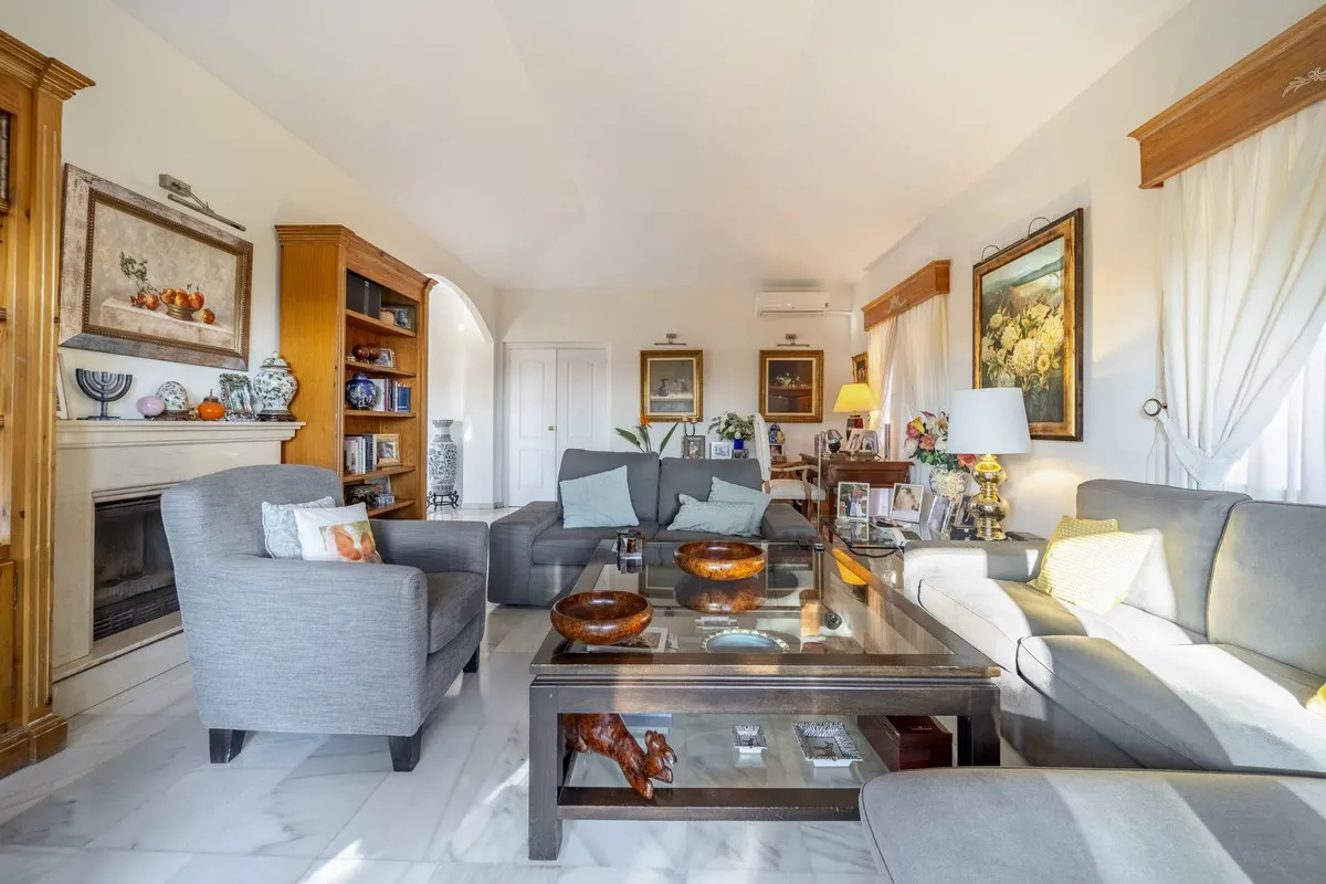 f93a4852-a067-404e-af5f-a5969dc2ef33