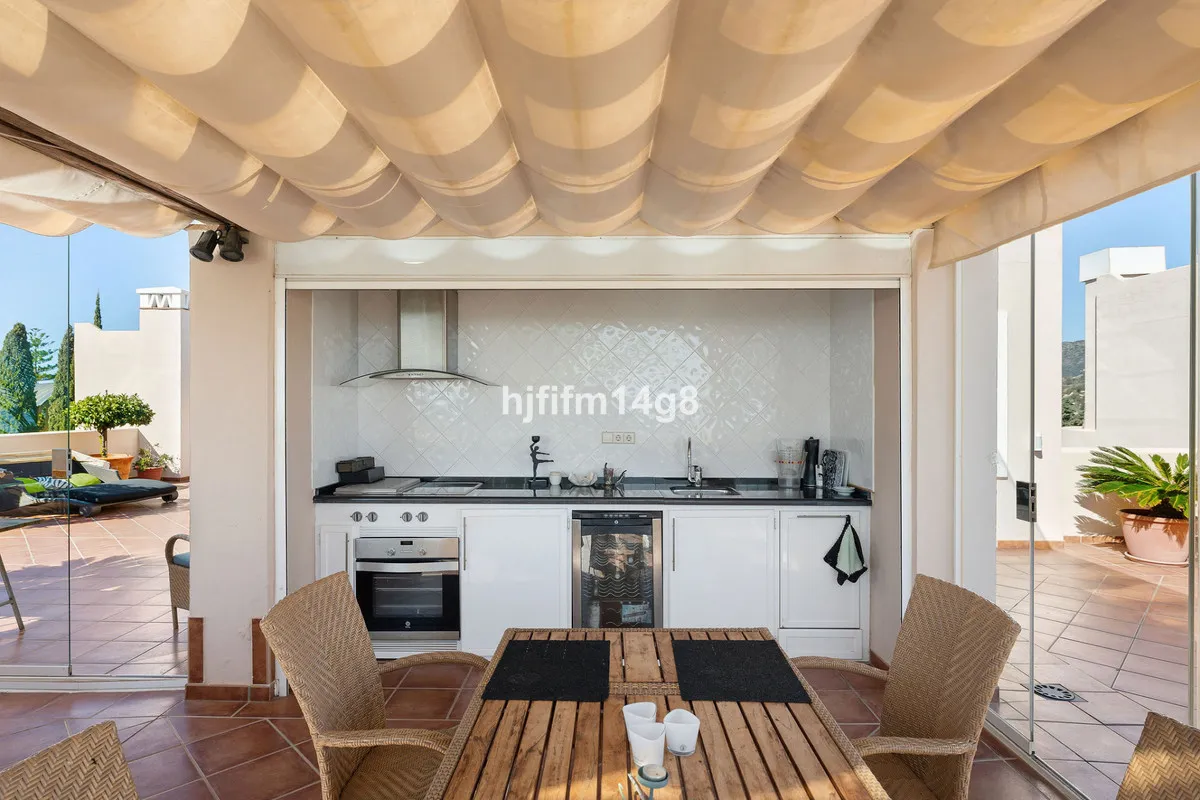 1a6dd0da-1e33-46c9-97f2-c2e03ca8d2e6