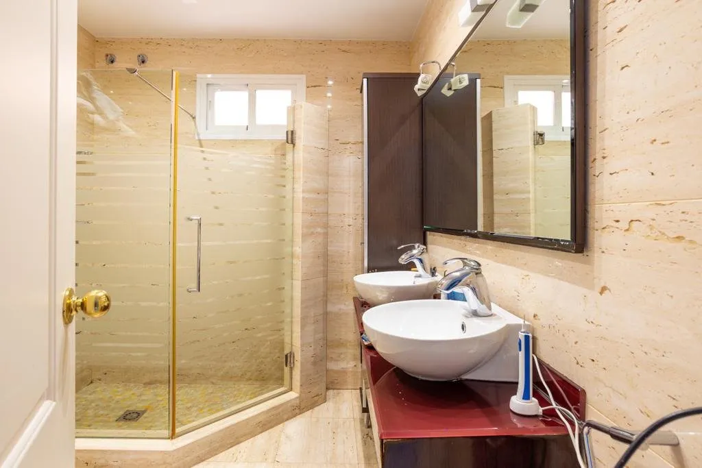 aaa64771-31b8-4da4-93c2-450b97e61921