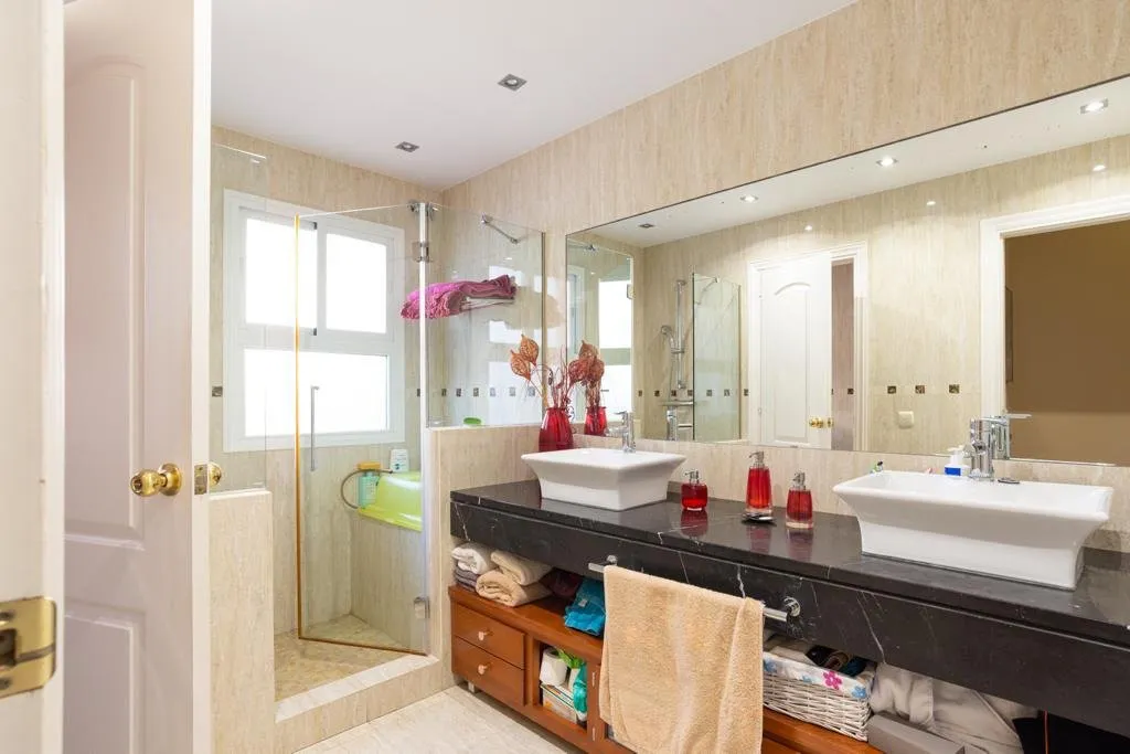 d60b25dc-0c74-499c-b52b-d310a4eeb85f