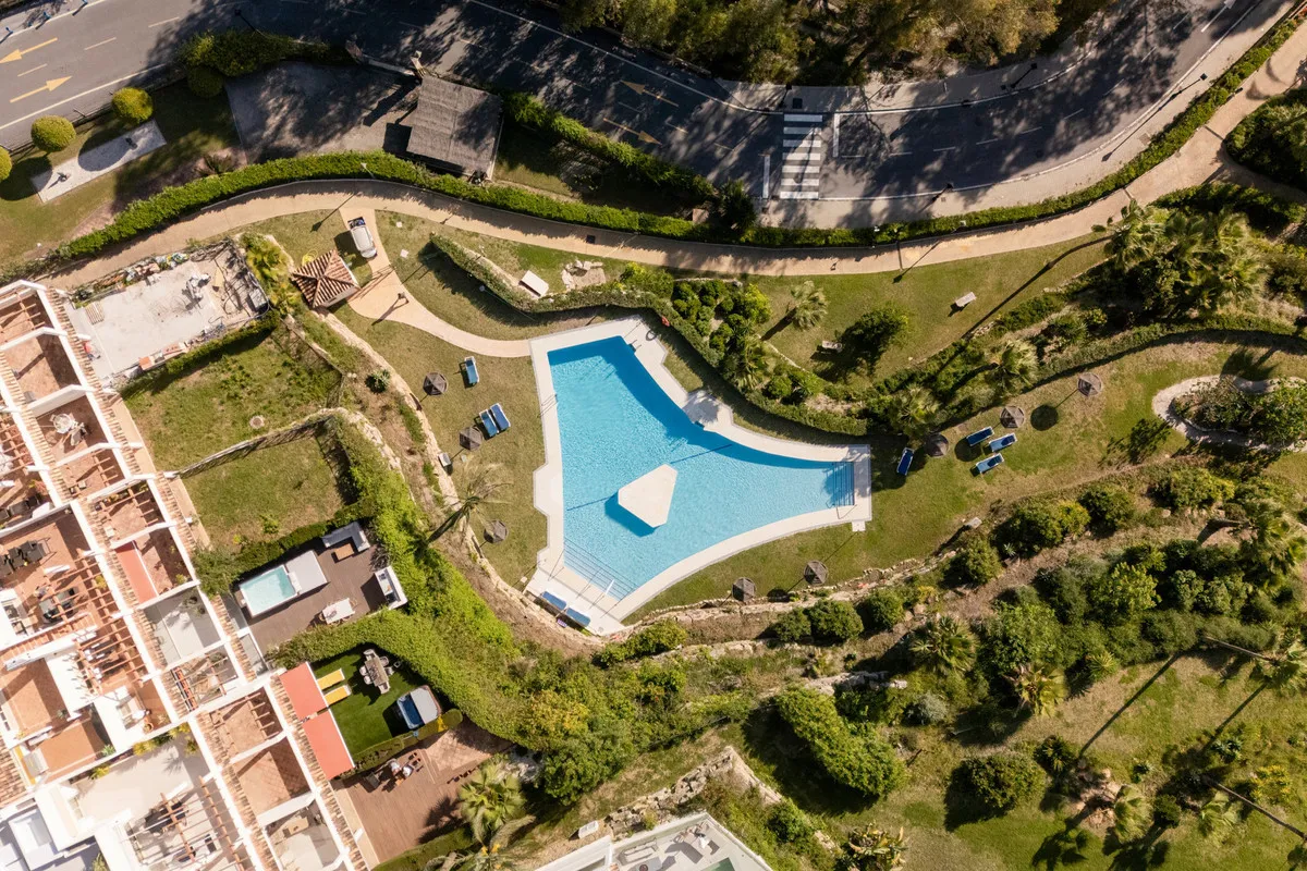 42060b03-1f8f-47ff-ac5e-660fd0879a51