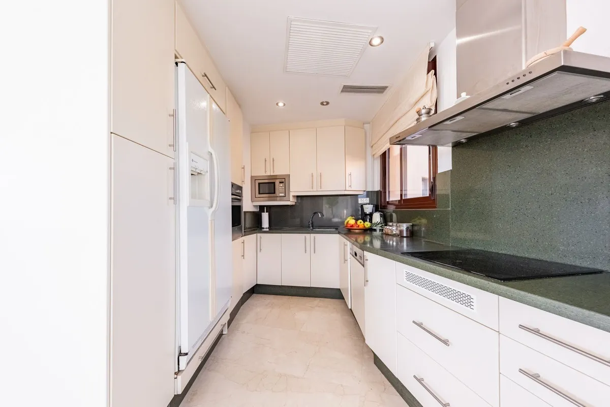 aa3a3f48-7dd6-41f0-97d8-2d1bc3184545