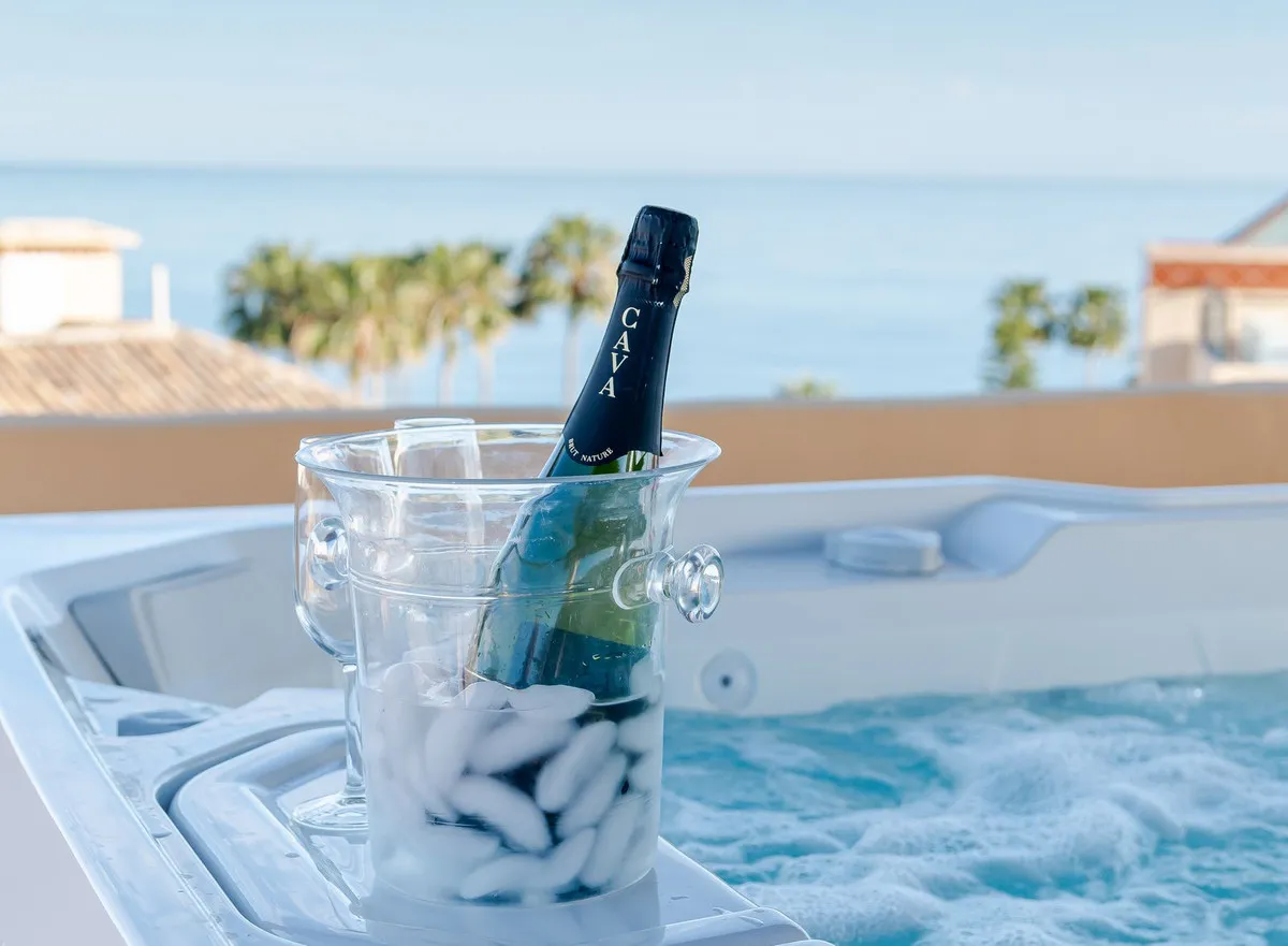 fb047a19-13d1-4f0c-8550-a3d12fa4c26d