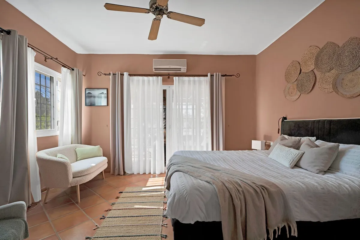 b8f86084-cda3-4f02-b24a-4c320883a570