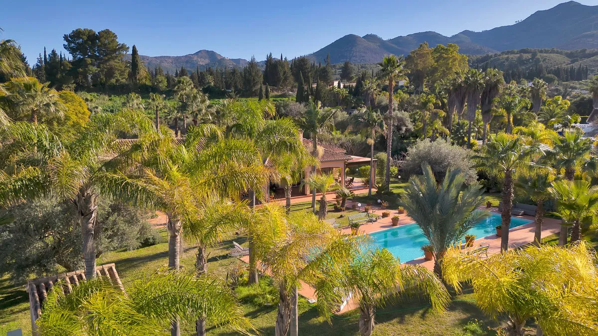 e9ba58eb-4ef4-4888-a2fa-1a858e9c206c