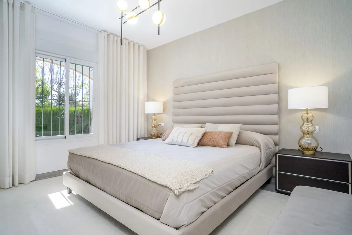 4eecd085-1539-4a87-a82b-f4ab91829981