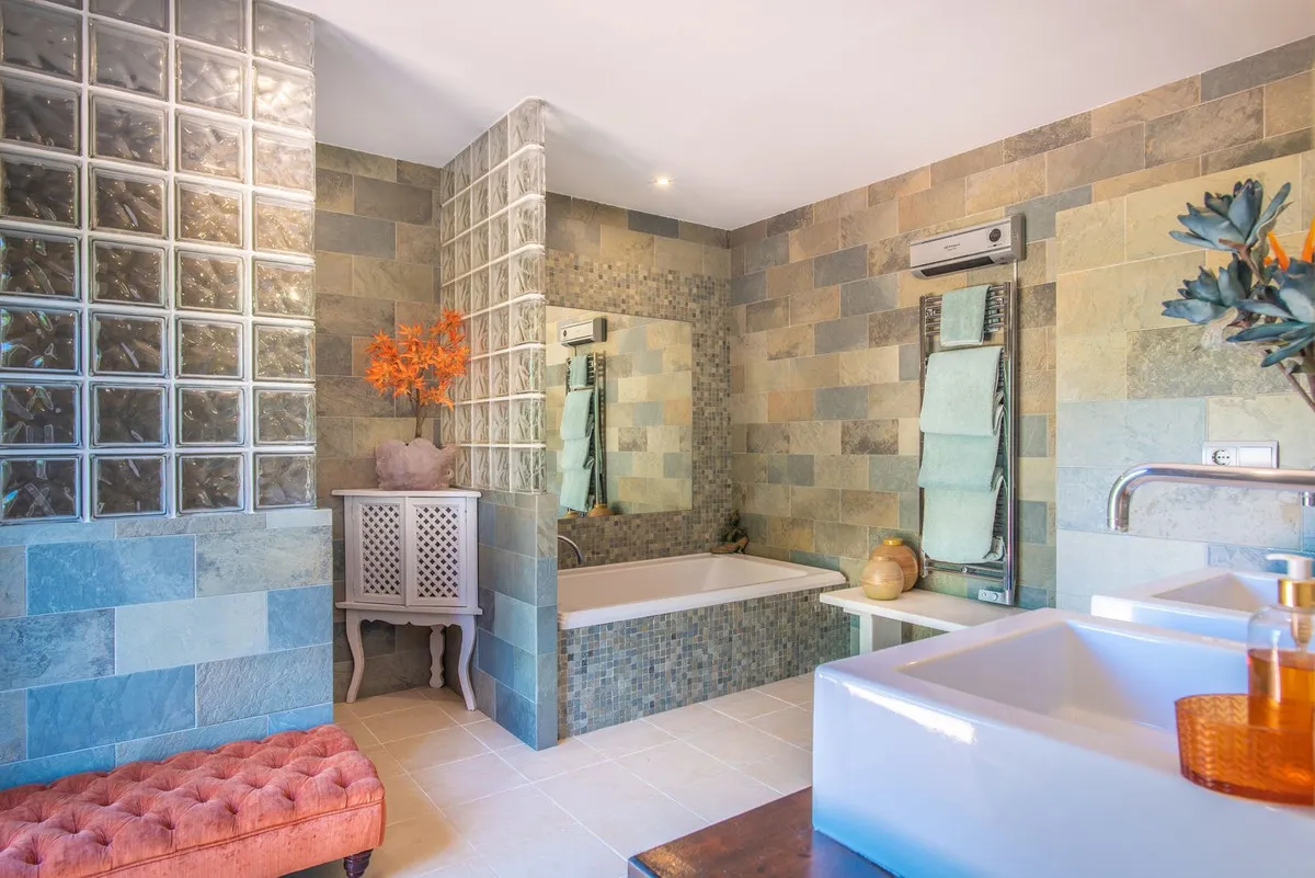 619980b3-78f3-4e1d-ac75-7b8770824adc