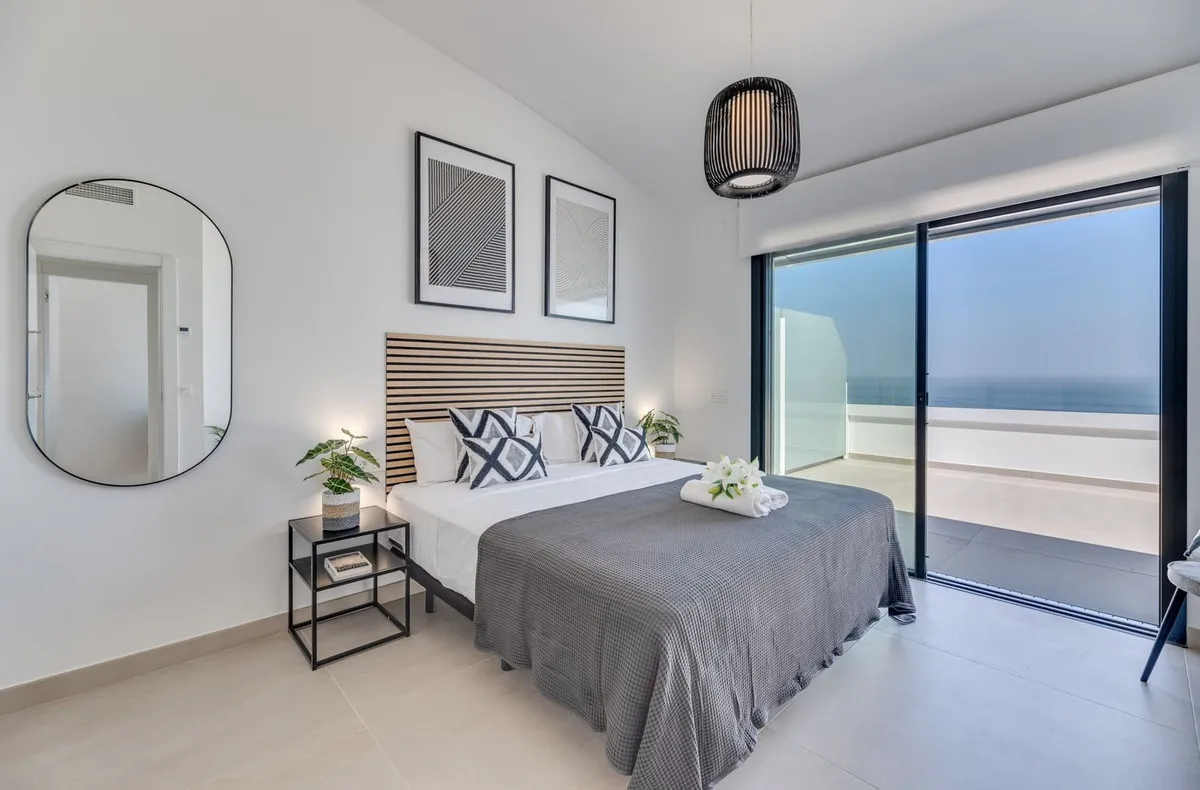 833c75d9-92c8-4e69-a813-314e8d773d0a