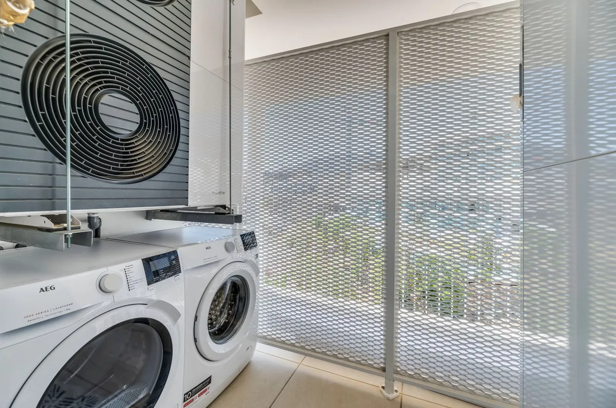 89b0a5bb-b385-426b-840d-dfb561ebad30