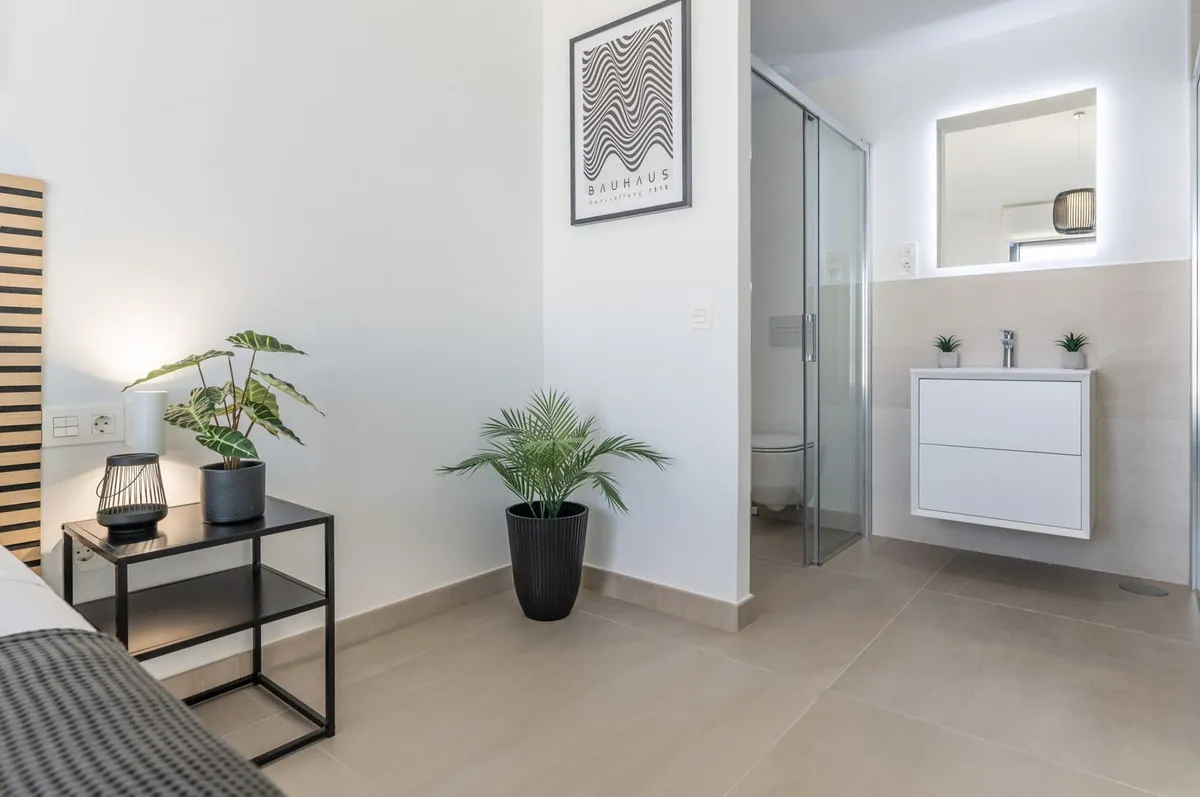 e5a34422-a90a-4d52-a54b-52484389d975