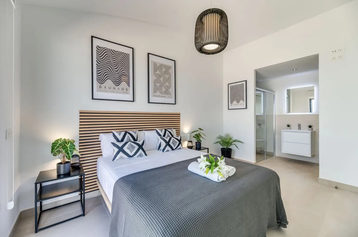 e7a71967-82e8-486c-b60c-7c2936b9581d