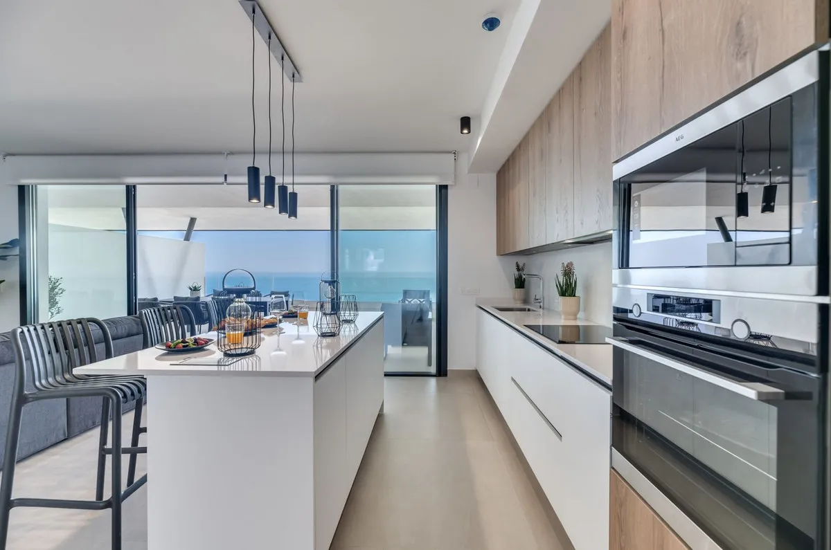 f1a9fb74-4ea2-4379-95c6-75eac952f075