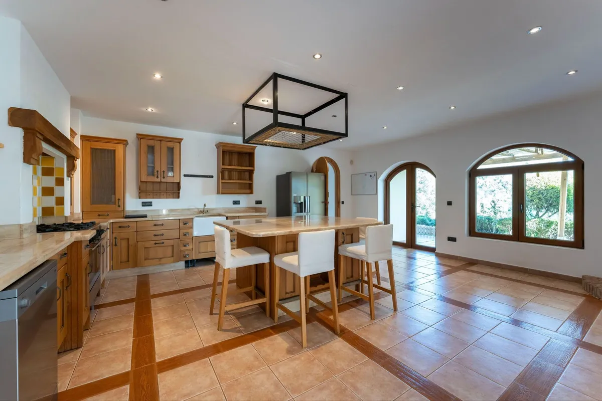 216bbf4e-880c-42fb-a385-cf7b4595400a