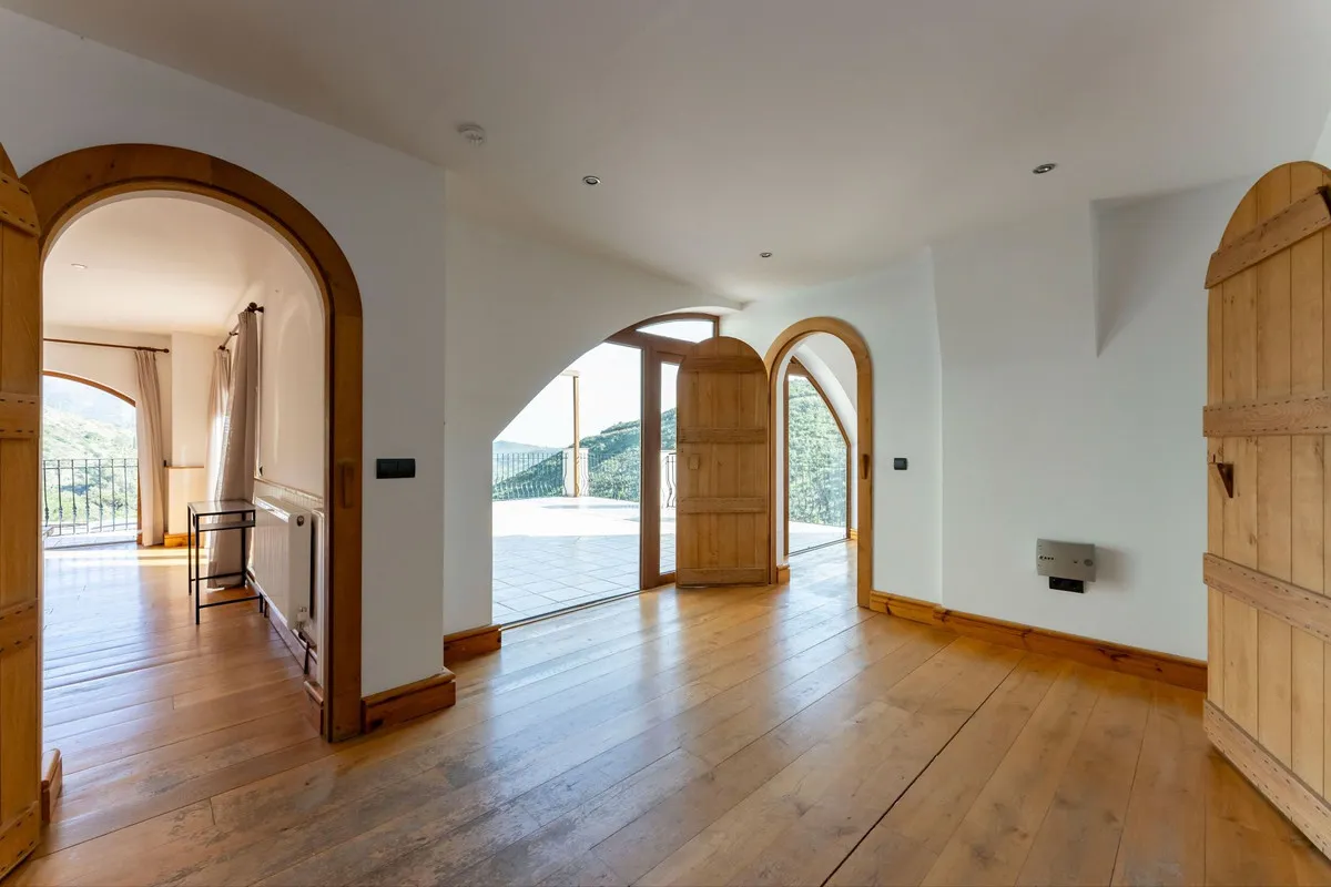 70b67106-31b6-4c6c-8652-a762fbd5499c