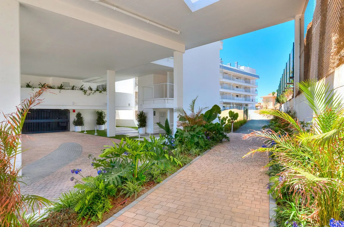 cfc0c473-2162-45cd-9825-37d998a6ca80