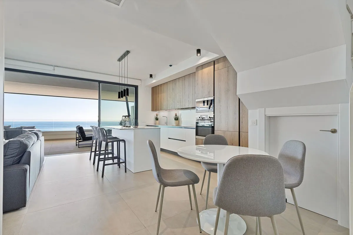 fb197803-4b32-492f-a725-797ae7275e6b