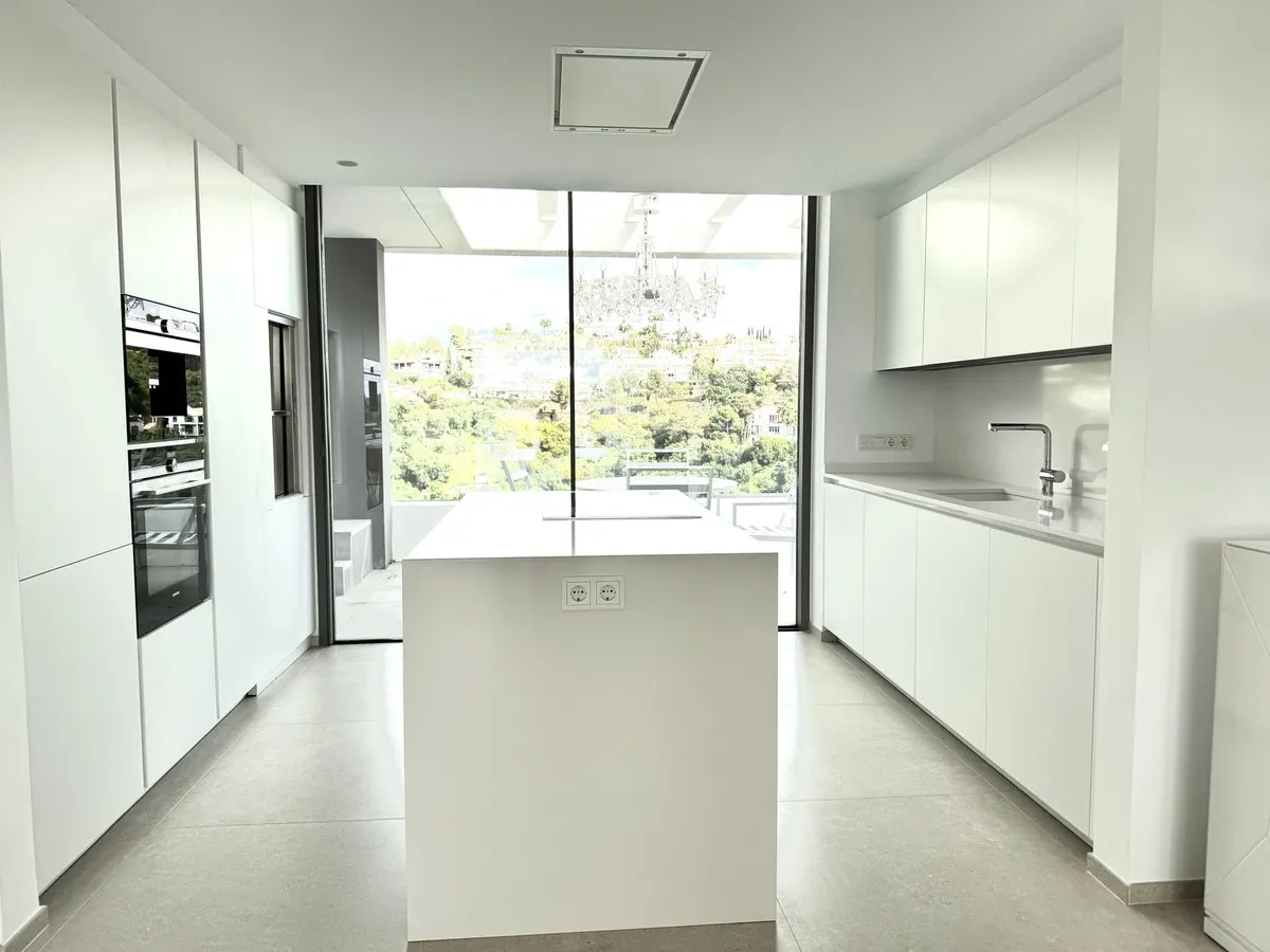 834a405b-57c3-404c-9957-8411ea6aa77a