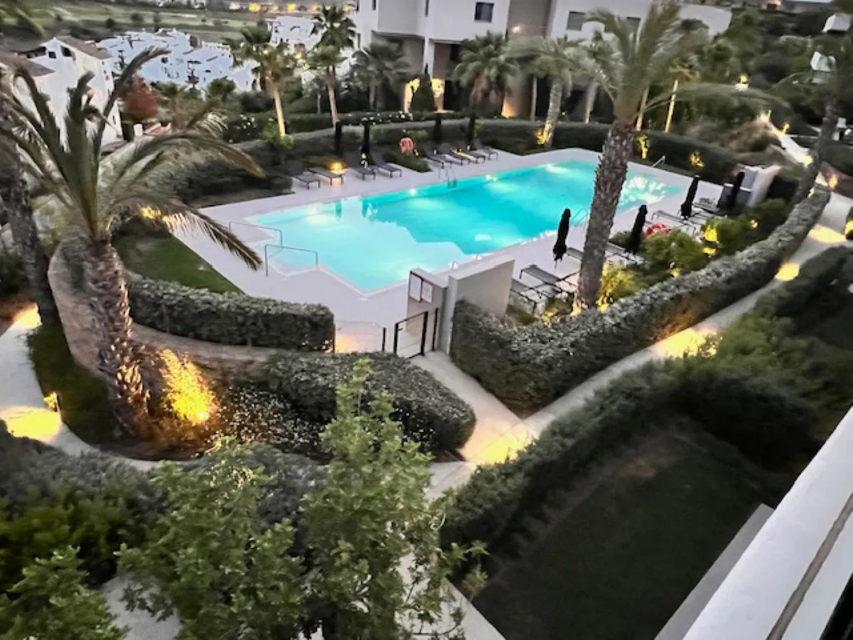 b51f0ca5-c246-49d3-9be3-8f56cdf1e306